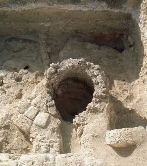 14. Taposiris Magna. Acropolis. Early Byzantine glass furnace by the South gate (Vörös 2004, p. 149)