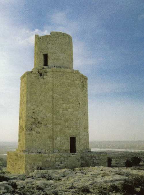 25a. Taposiris Magna. Stone tower with axonometric drawing (Barnabás Tὸth-Farkas’) (Vörös 2004, p. 69)